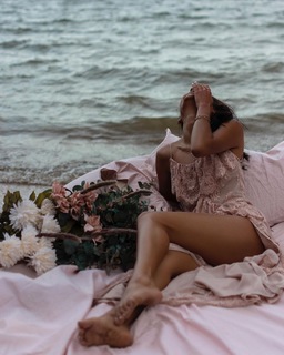 Mira Patel feet photo 10