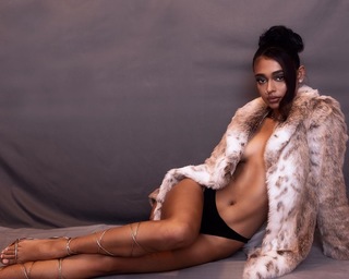 Mira Patel feet photo 12