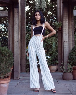 Mira Patel feet photo 9