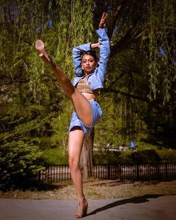 Mira Patel feet photo 17