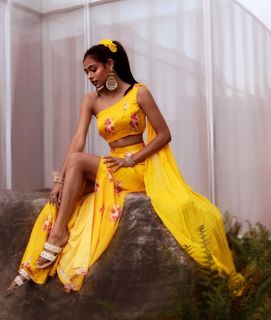 Mira Patel feet photo 18