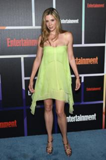 Mira Sorvino feet photo thumbnail