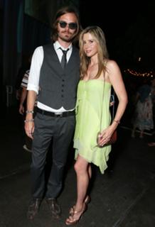 Mira Sorvino feet photo thumbnail