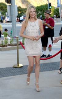 Mira Sorvino feet photo thumbnail