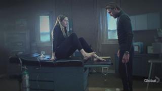 Mira Sorvino feet photo thumbnail