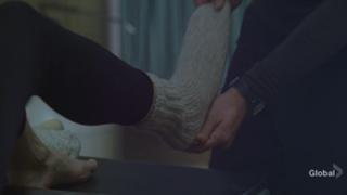 Mira Sorvino feet photo thumbnail