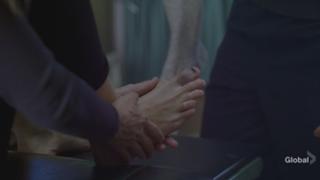 Mira Sorvino feet photo thumbnail