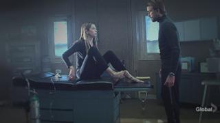Mira Sorvino feet photo thumbnail