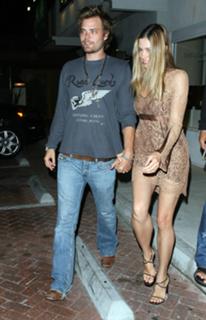 Mira Sorvino feet photo thumbnail