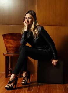 Mira Sorvino feet photo thumbnail