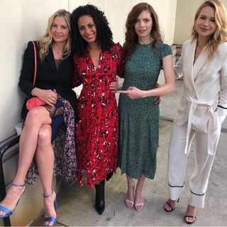 Mira Sorvino feet photo thumbnail