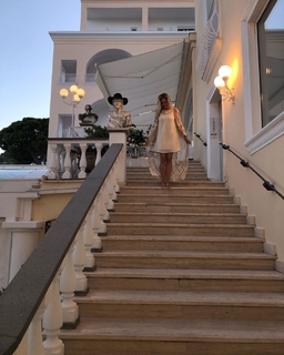 Mira Sorvino feet photo thumbnail
