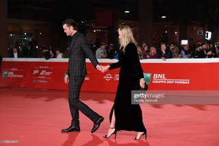 Mira Sorvino feet photo thumbnail