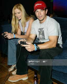 Mira Sorvino feet photo thumbnail