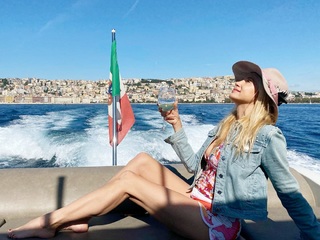 Mira Sorvino feet photo thumbnail