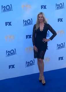 Mira Sorvino feet photo thumbnail