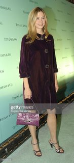 Mira Sorvino feet photo thumbnail