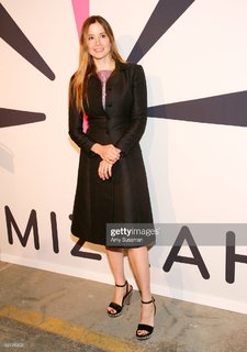 Mira Sorvino feet photo thumbnail