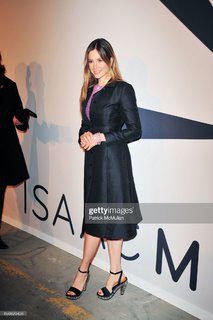 Mira Sorvino feet photo thumbnail