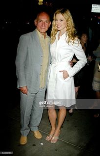 Mira Sorvino feet photo thumbnail