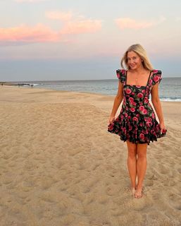 Mira Sorvino feet photo thumbnail