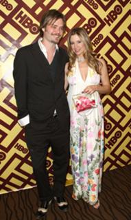 Mira Sorvino feet photo thumbnail