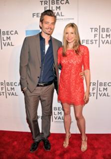 Mira Sorvino feet photo thumbnail