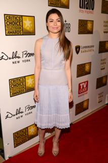 Miranda Cosgrove feet photo thumbnail