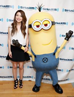 Miranda Cosgrove feet photo thumbnail