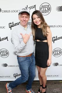 Miranda Cosgrove feet photo thumbnail