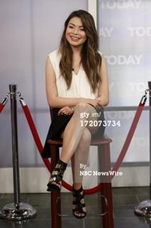 Miranda Cosgrove feet photo thumbnail