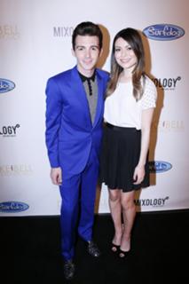 Miranda Cosgrove feet photo thumbnail