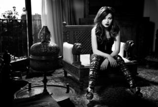 Miranda Cosgrove feet photo thumbnail