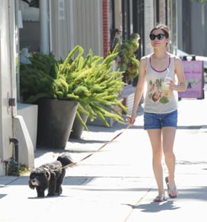 Miranda Cosgrove feet photo thumbnail