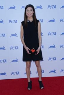 Miranda Cosgrove feet photo thumbnail