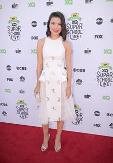 Miranda Cosgrove feet photo thumbnail