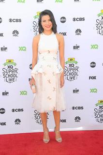Miranda Cosgrove feet photo thumbnail