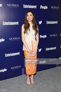 Miranda Cosgrove feet photo thumbnail
