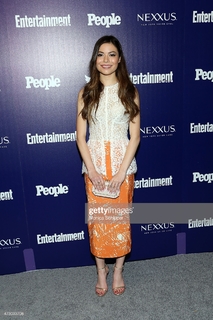 Miranda Cosgrove feet photo thumbnail