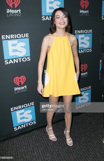 Miranda Cosgrove feet photo thumbnail
