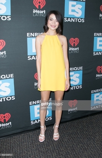 Miranda Cosgrove feet photo thumbnail