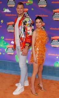 Miranda Cosgrove feet photo thumbnail