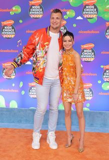 Miranda Cosgrove feet photo thumbnail