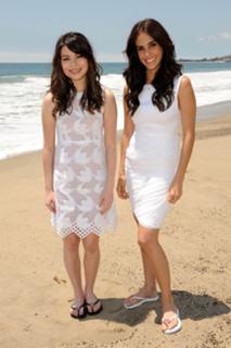 Miranda Cosgrove feet photo thumbnail