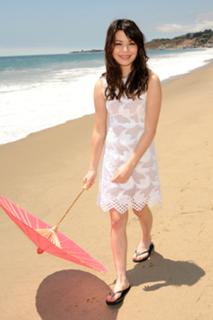 Miranda Cosgrove feet photo thumbnail