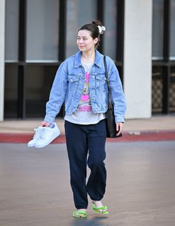Miranda Cosgrove feet photo thumbnail