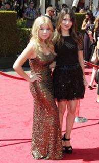 Miranda Cosgrove feet photo thumbnail