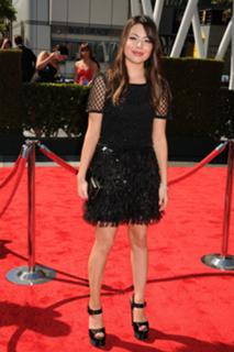 Miranda Cosgrove feet photo thumbnail