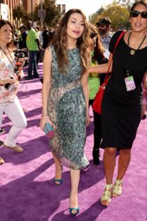 Miranda Cosgrove feet photo thumbnail