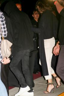 Miranda Kerr feet photo thumbnail